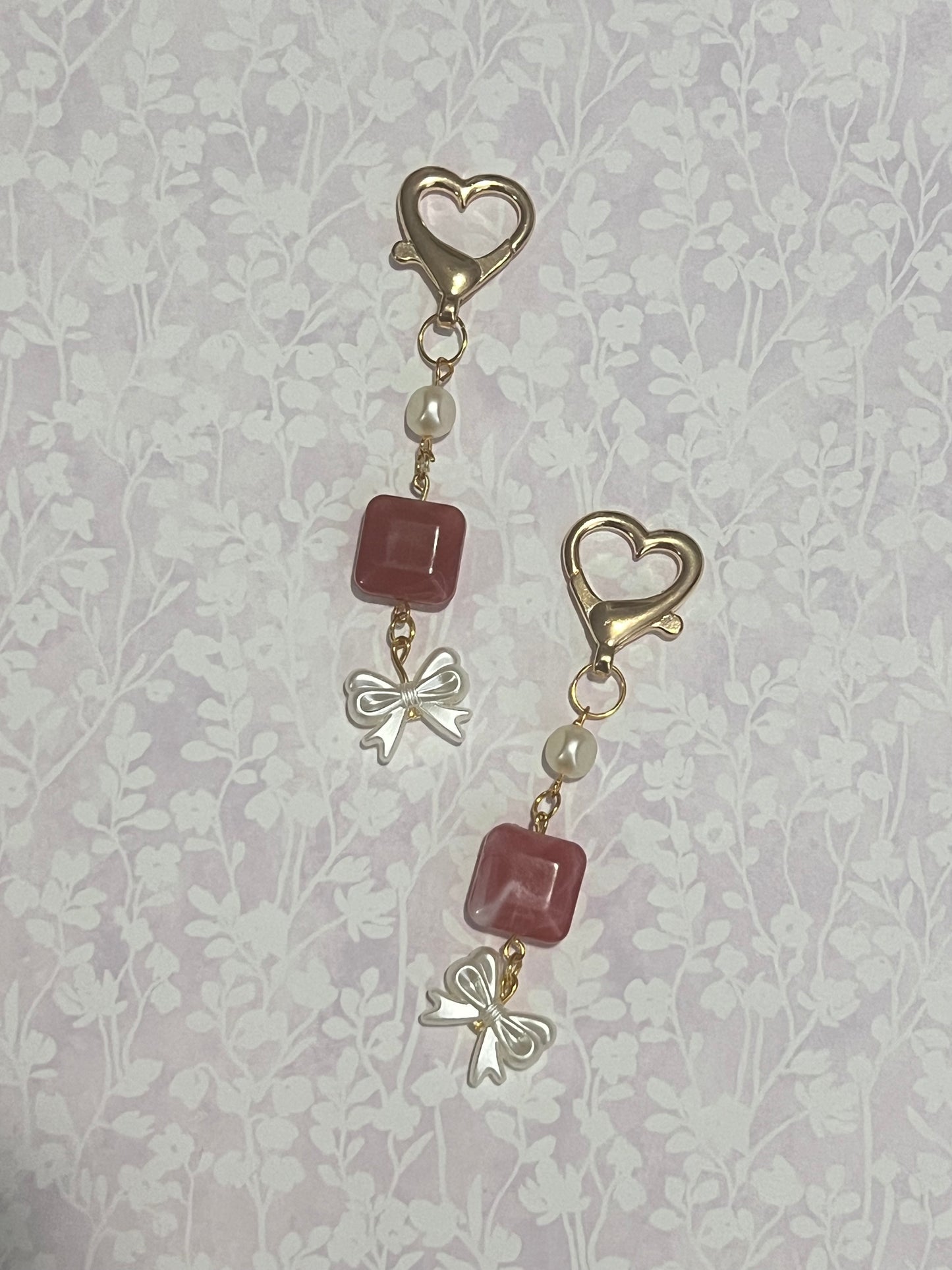 Pearl bow heart keychain
