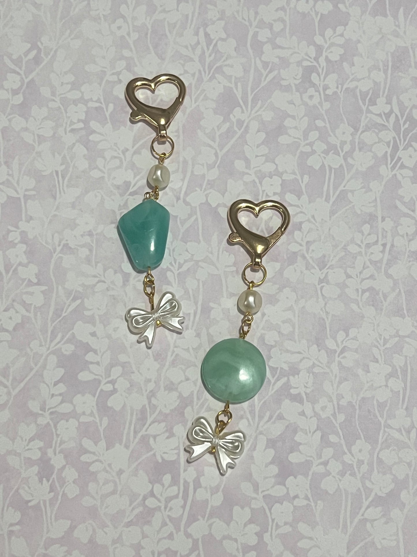 Pearl bow heart keychain
