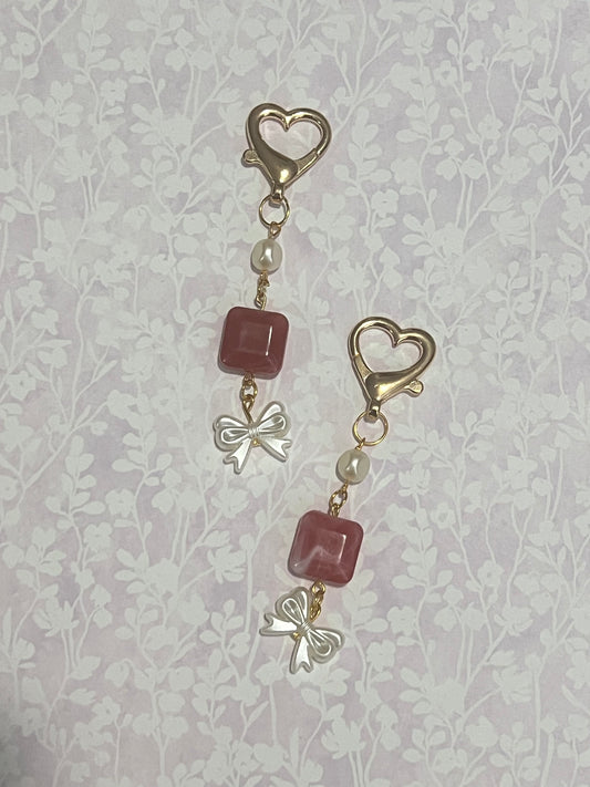 Pearl bow heart keychain